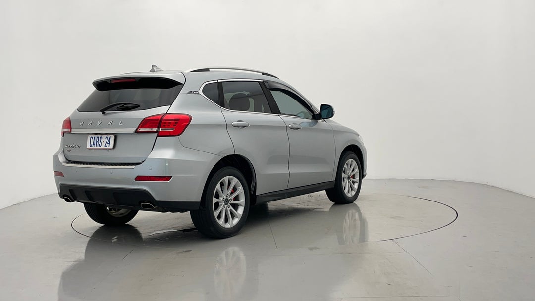 Right Back Diagonal (45- Degree) View