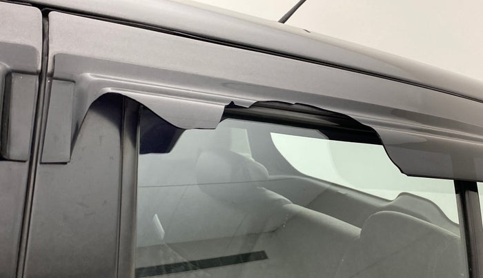 2017 Maruti Swift VXI, Petrol, Manual, 73,914 km, Rear left door - Door visor damaged