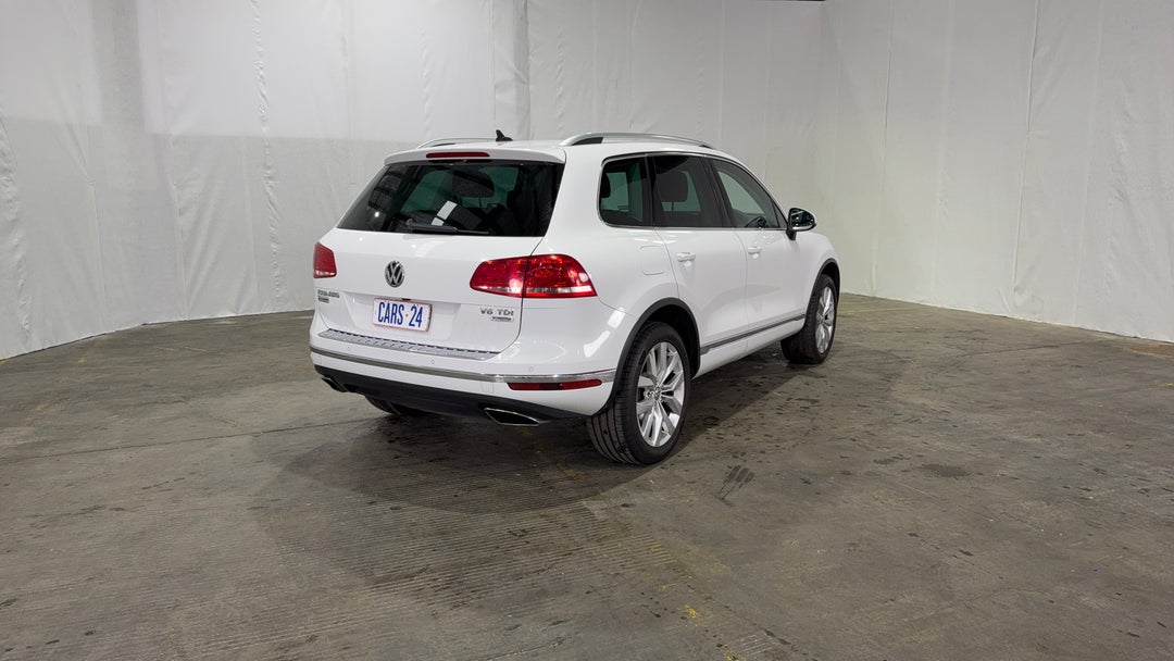 Right Back Diagonal (45- Degree) View