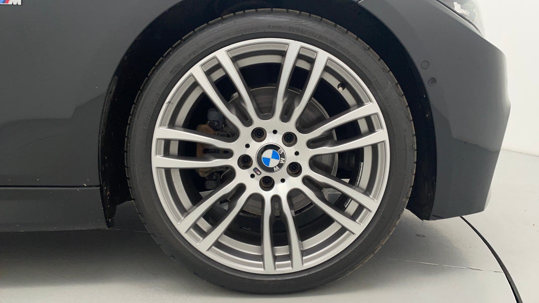 2018 BMW 3 30i M Sport, Automatic, 78379 km, Right Front Wheel