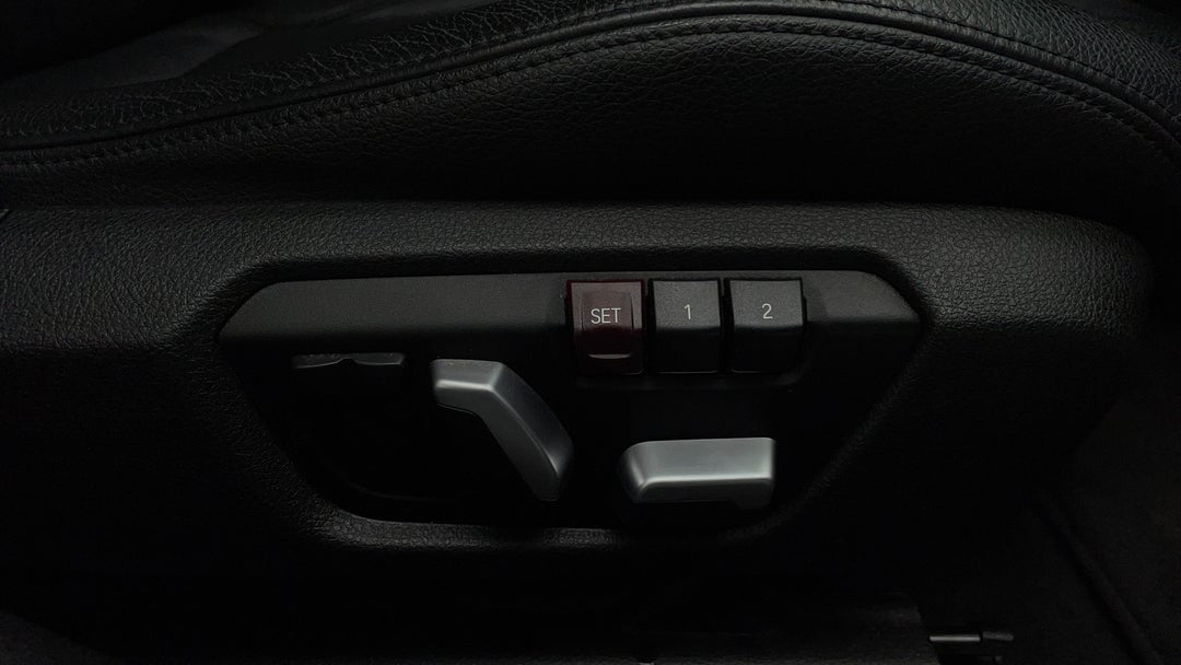 2018 BMW 3 30i M Sport, Automatic, 78379 km, Drivers Side Adjustment Panel