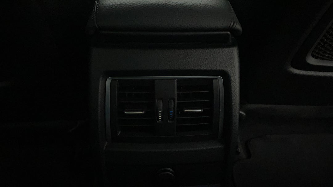 2018 BMW 3 30i M Sport, Automatic, 78379 km, Rear A/C Vent