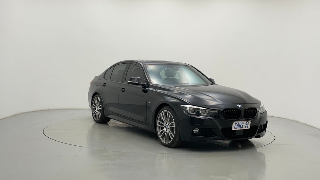 2018 BMW 3 30i M Sport, Automatic, 78379 km, Right Front Diagonal (45- Degree) View