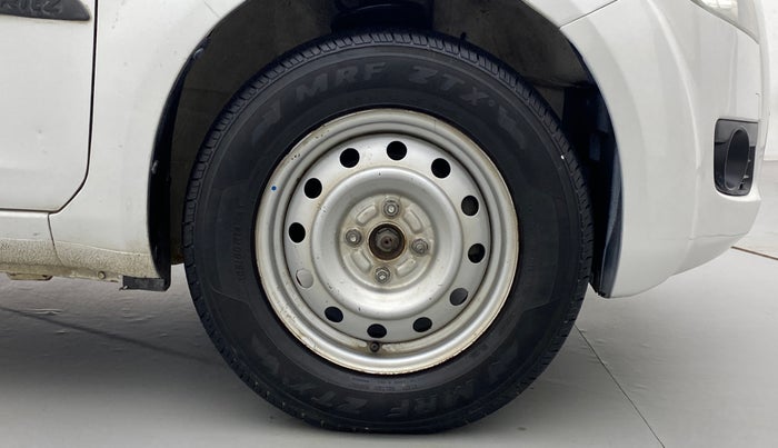 2010 Maruti Ritz LXI, Petrol, Manual, 60,694 km, Right Front Wheel