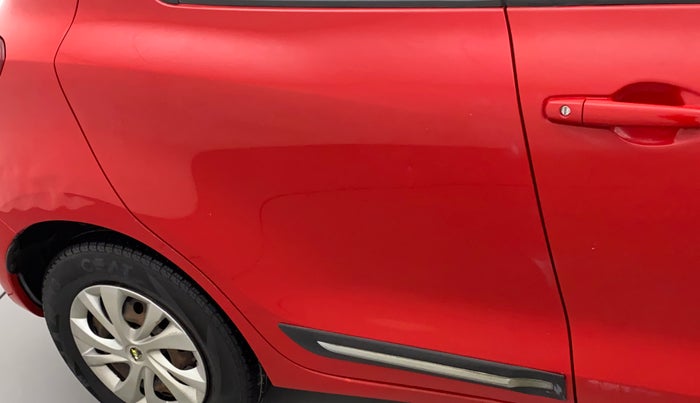 2018 Maruti Swift VXI, CNG, Manual, 91,586 km, Right rear door - Minor scratches