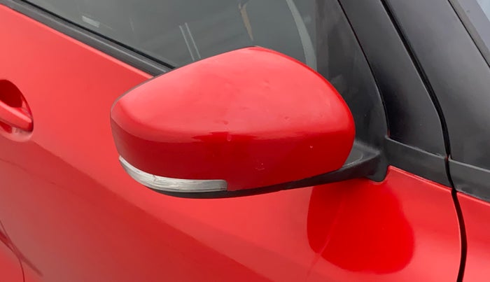 2018 Maruti Swift VXI, CNG, Manual, 91,586 km, Right rear-view mirror - Indicator light has minor damage