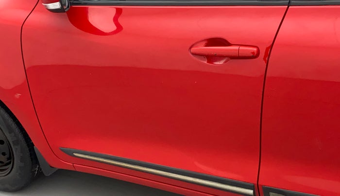 2018 Maruti Swift VXI, CNG, Manual, 91,586 km, Front passenger door - Minor scratches