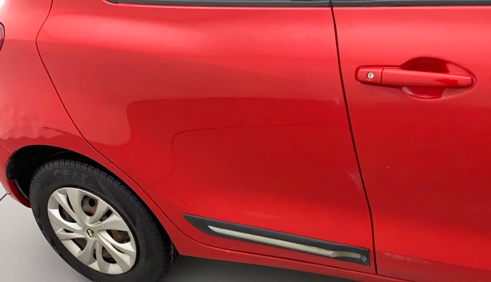 2018 Maruti Swift VXI, CNG, Manual, 91,586 km, Right rear door - Slightly dented