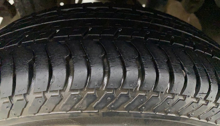 2011 Maruti Zen Estilo VXI, Petrol, Manual, 49,508 km, Right Front Tyre Tread