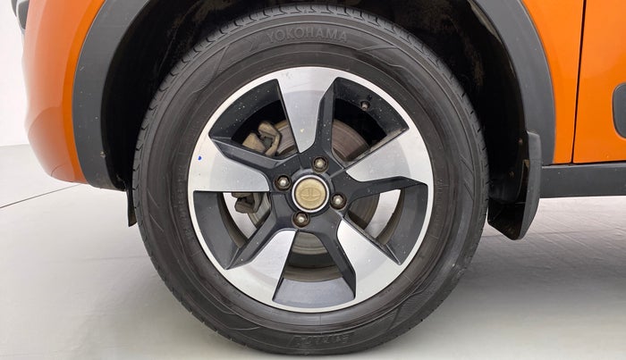 2018 Tata NEXON XZA+ 1.5 Dual Tone, Diesel, Automatic, 49,865 km, Left Front Wheel
