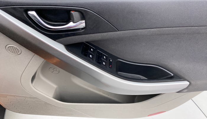 2018 Tata NEXON XZA+ 1.5 Dual Tone, Diesel, Automatic, 49,865 km, Driver Side Door Panels Control