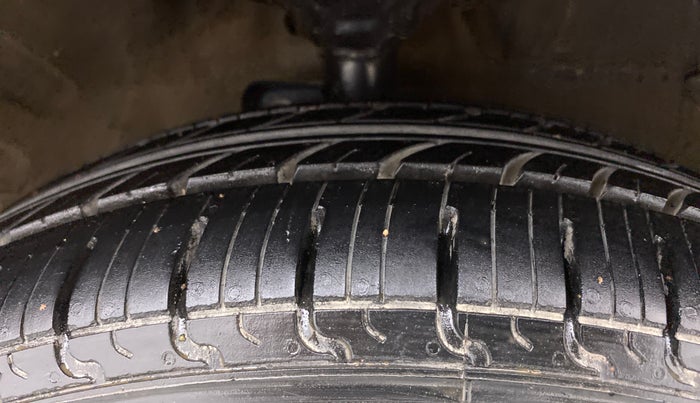 2015 Maruti Celerio VXI AMT, Petrol, Automatic, 57,219 km, Right Front Tyre Tread