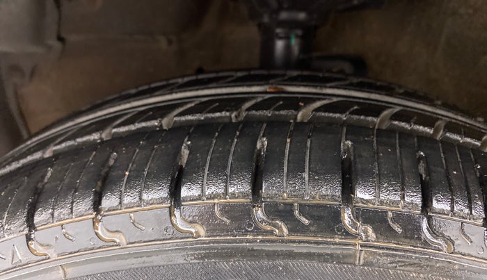 2015 Maruti Celerio VXI AMT, Petrol, Automatic, 57,219 km, Left Front Tyre Tread
