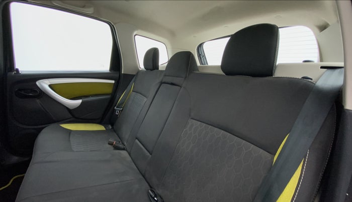 2014 Renault Duster RXL 110 PS ADVENTURE, Diesel, Manual, 80,067 km, Right Side Rear Door Cabin