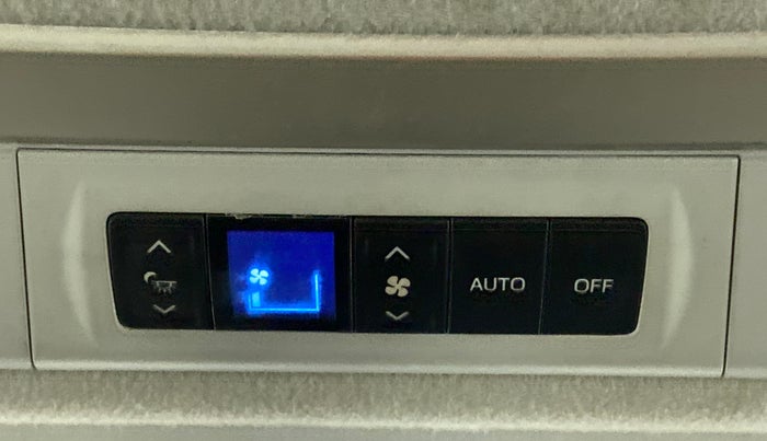 2018 Toyota Innova Crysta 2.4 VX 7 STR, Diesel, Manual, 49,359 km, Rear AC Temperature Control