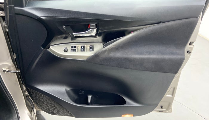 2018 Toyota Innova Crysta 2.4 VX 7 STR, Diesel, Manual, 49,359 km, Driver Side Door Panels Control