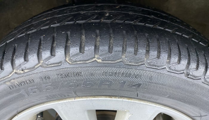 2014 Maruti Wagon R Stingray VXI, Petrol, Manual, 26,464 km, Right Front Tyre Tread
