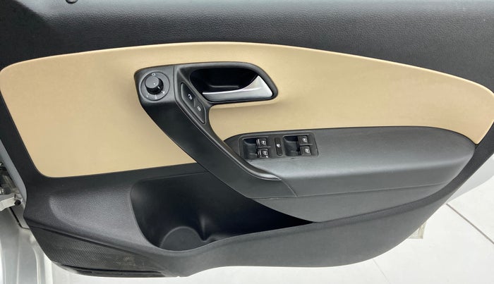 2016 Volkswagen Polo HIGHLINE1.2L PETROL, Petrol, Manual, 64,365 km, Driver Side Door Panels Control