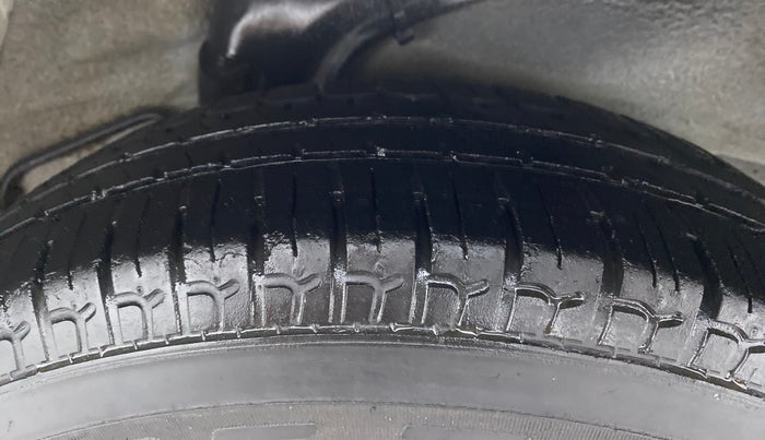 2013 Hyundai i10 MAGNA 1.2 KAPPA2, Petrol, Manual, 31,266 km, Left Rear Tyre Tread