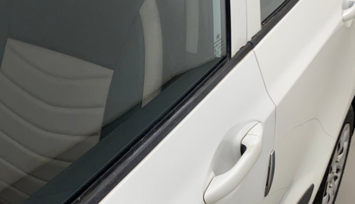 2019 Hyundai Grand i10 SPORTZ 1.2 KAPPA VTVT, Petrol, Manual, 24,065 km, Front passenger door - Weather strip has minor damage