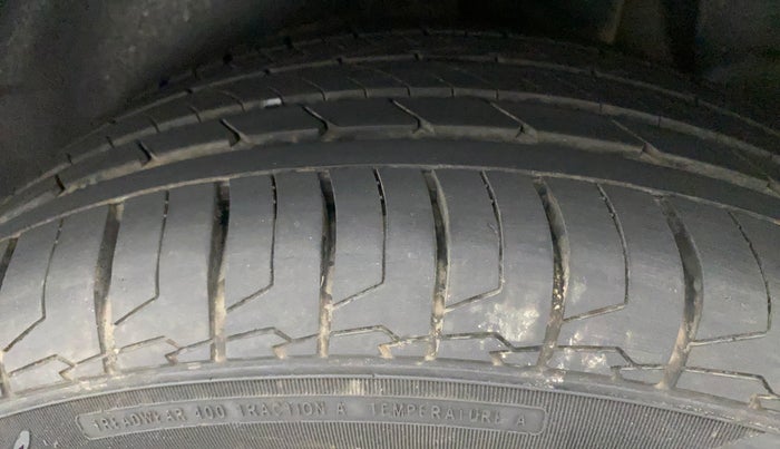 2015 Hyundai Creta SX (O) 1.6 DIESEL, Diesel, Manual, 81,091 km, Left Rear Tyre Tread