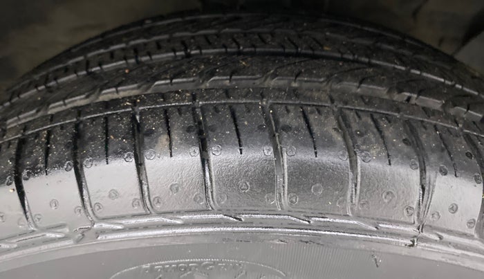 2015 Hyundai Creta 1.6 SX PLUS PETROL, Petrol, Manual, 81,516 km, Right Front Tyre Tread
