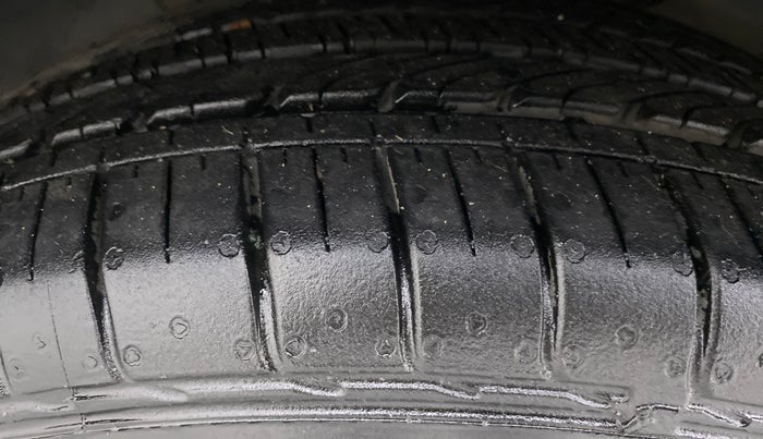 2015 Hyundai Creta 1.6 SX PLUS PETROL, Petrol, Manual, 81,516 km, Left Front Tyre Tread
