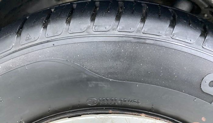 2018 Maruti Swift VXI D, Petrol, Manual, 7,407 km, Left Front Tyre Tread