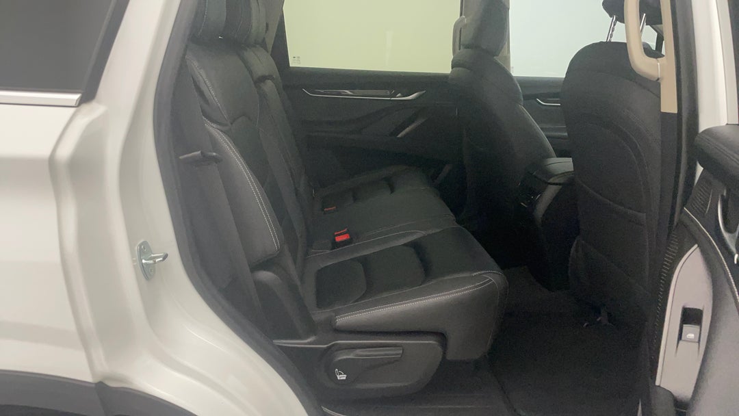 2023 LDV D90 Executive (4wd) D20, Automatic, 35737 km, Right Side Rear Door Cabin View