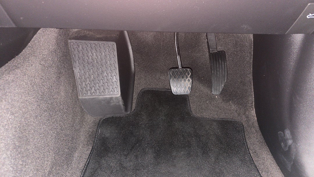 2023 LDV D90 Executive (4wd) D20, Automatic, 35737 km, Pedals and Footmat