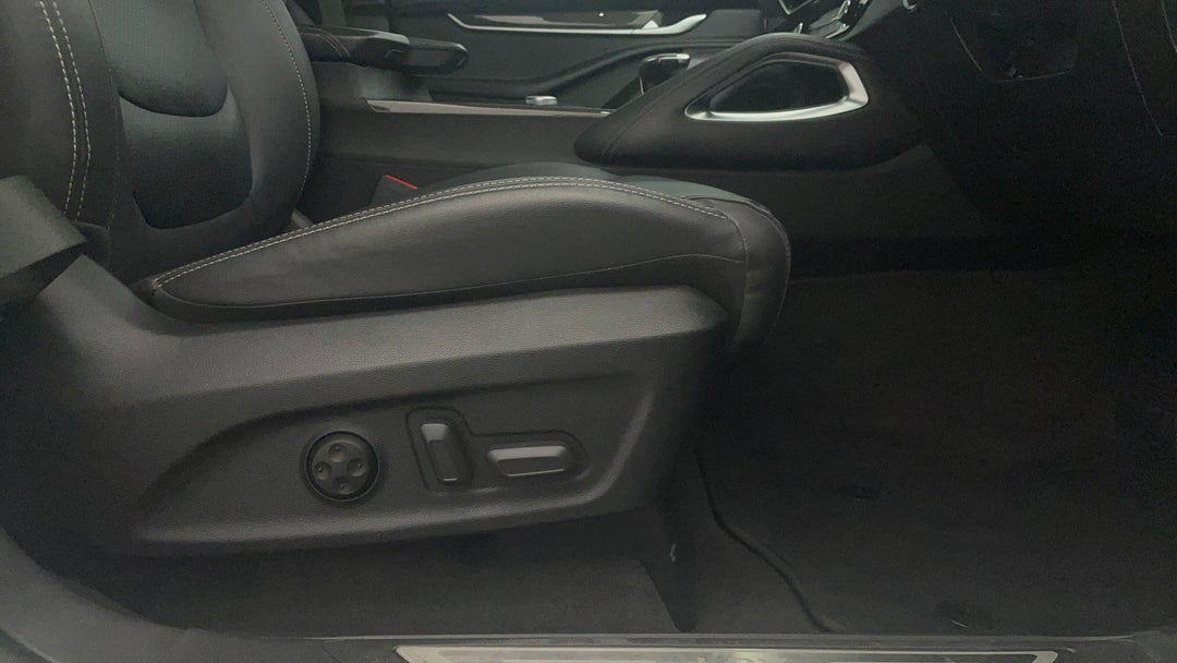 2023 LDV D90 Executive (4wd) D20, Automatic, 35737 km, Drivers Side Adjustment Panel