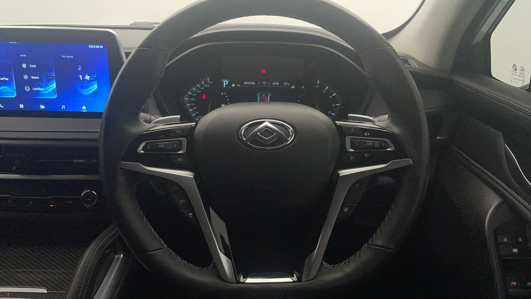 2023 LDV D90 Executive (4wd) D20, Automatic, 35737 km, Steering Wheel Close-up