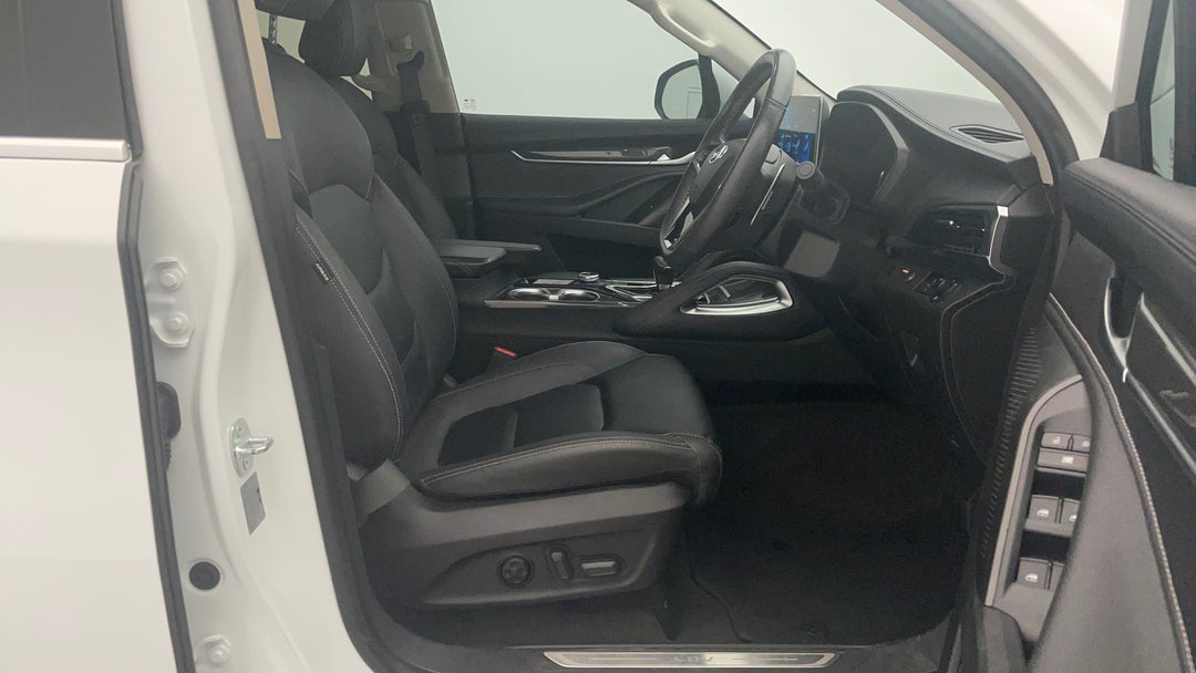 2023 LDV D90 Executive (4wd) D20, Automatic, 35737 km, Right Side Front Door Cabin View