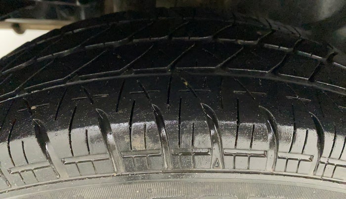 2015 Maruti Swift Dzire VXI, Petrol, Manual, 85,929 km, Right Rear Tyre Tread