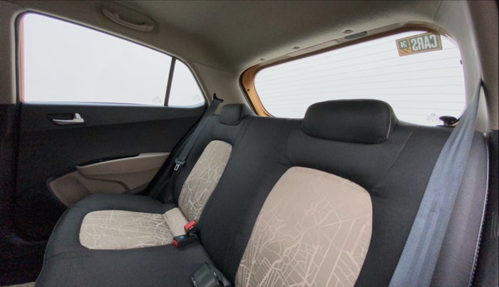 2015 Hyundai Grand i10 SPORTZ 1.2 KAPPA VTVT, Petrol, Manual, 47,958 km, Right Side Rear Door Cabin