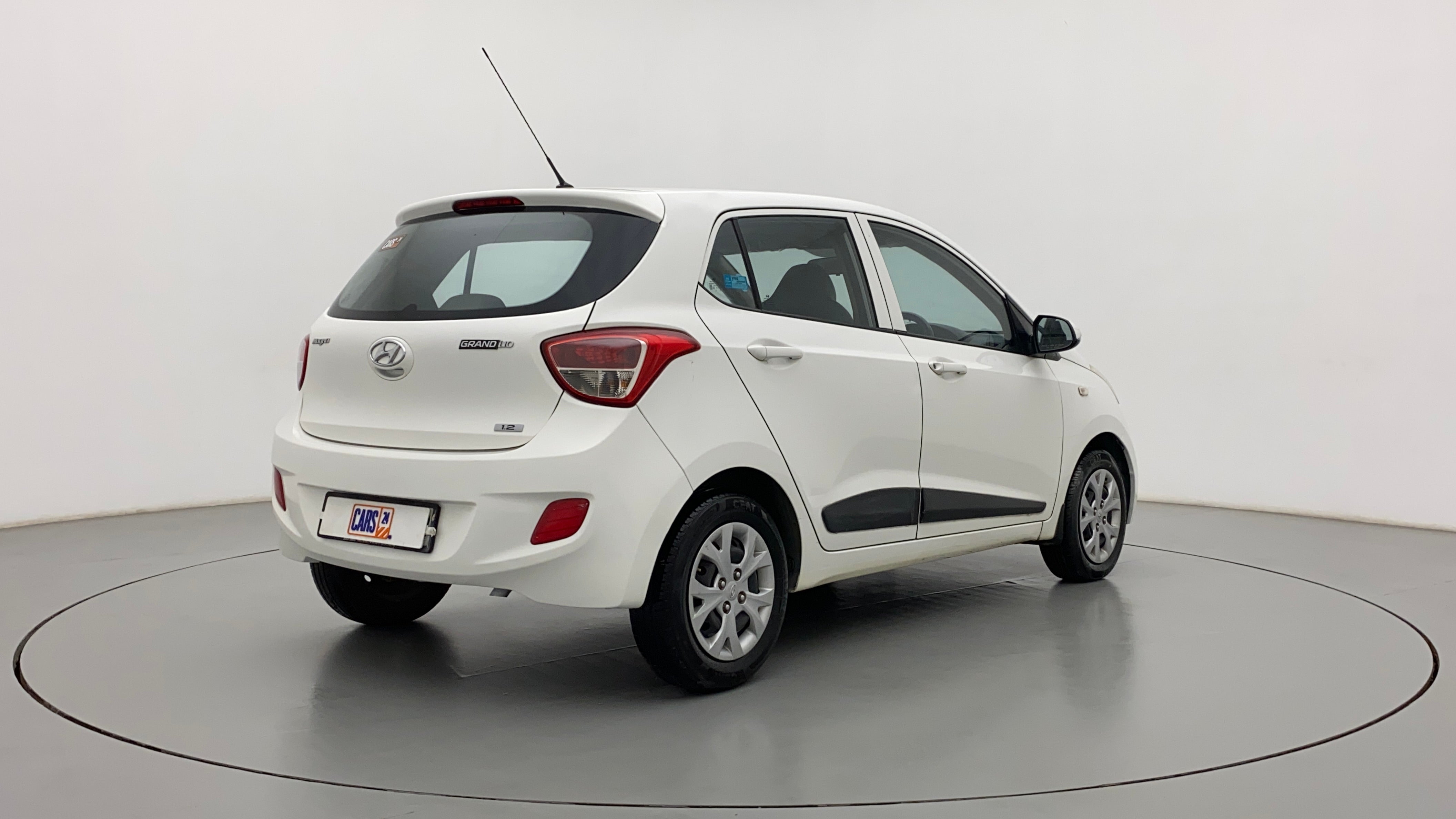 2015 Hyundai Grand i10 MAGNA 1.2 KAPPA VTVT, Petrol, Manual, 68,196 km, Right Back Diagonal