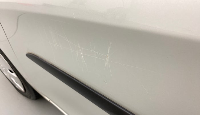 2017 Maruti Celerio VXI d, Petrol, Manual, 67,482 km, Front passenger door - Minor scratches