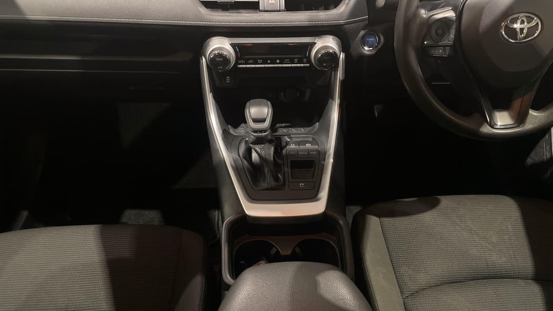 2020 Toyota RAV4 Gx (2WD) Hybrid, Automatic, 61563 km, Center Console