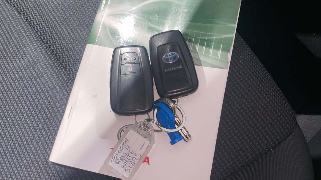 2020 Toyota RAV4 Gx (2WD) Hybrid, Automatic, 61563 km, Key Close-up