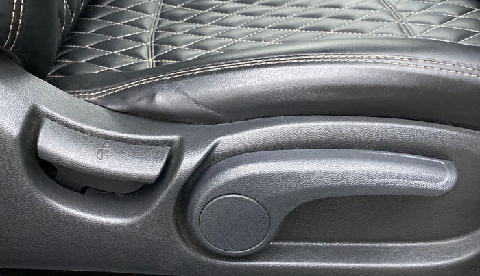2019 Hyundai Elite i20 SPORTZ PLUS 1.2, Petrol, Manual, 29,829 km, Driver Side Adjustment Panel