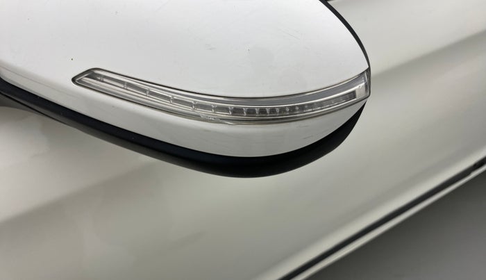 2019 Hyundai Elite i20 SPORTZ PLUS 1.2, Petrol, Manual, 29,829 km, Left rear-view mirror - Indicator light has minor damage