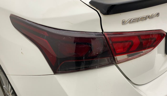 2019 Hyundai Verna 1.6 VTVT SX, CNG, Manual, 74,621 km, Left tail light - Reverse gear light not functional
