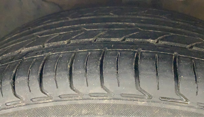 2019 Hyundai Verna 1.6 VTVT SX, CNG, Manual, 74,621 km, Left Front Tyre Tread