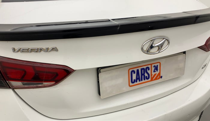 2019 Hyundai Verna 1.6 VTVT SX, CNG, Manual, 74,621 km, Dicky (Boot door) - Minor scratches