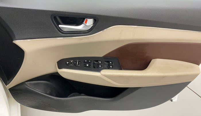 2019 Hyundai Verna 1.6 VTVT SX, CNG, Manual, 75,753 km, Driver Side Door Panels Control