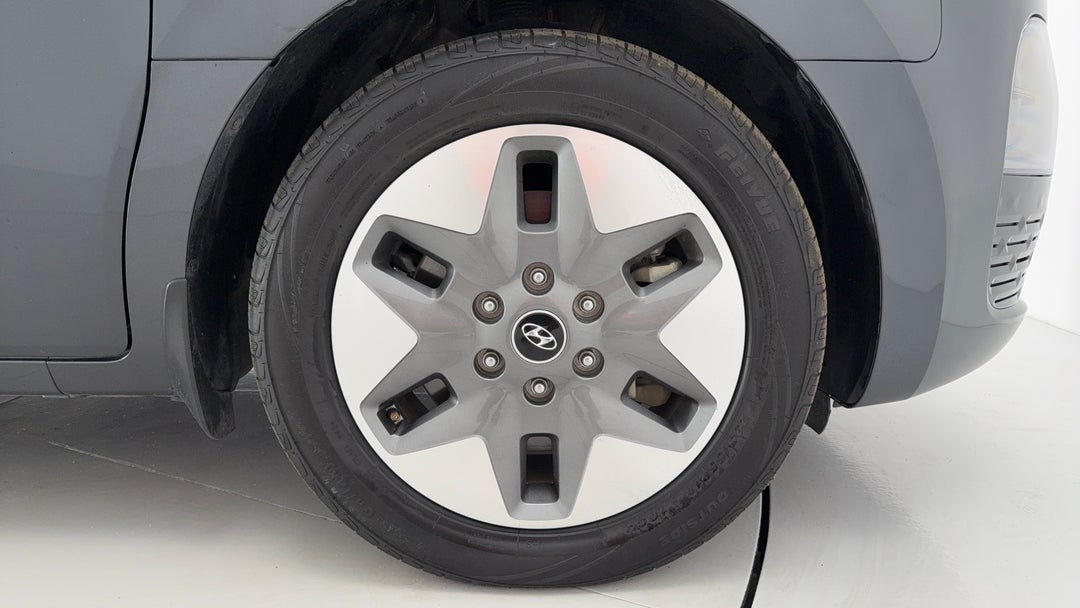 2022 Hyundai Staria Staria, Automatic, 53831 km, Right Front Wheel