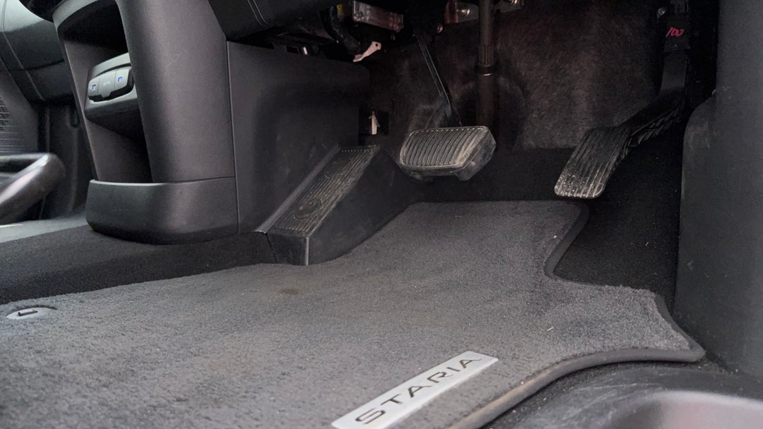 2022 Hyundai Staria Staria, Automatic, 53831 km, Pedals and Footmat