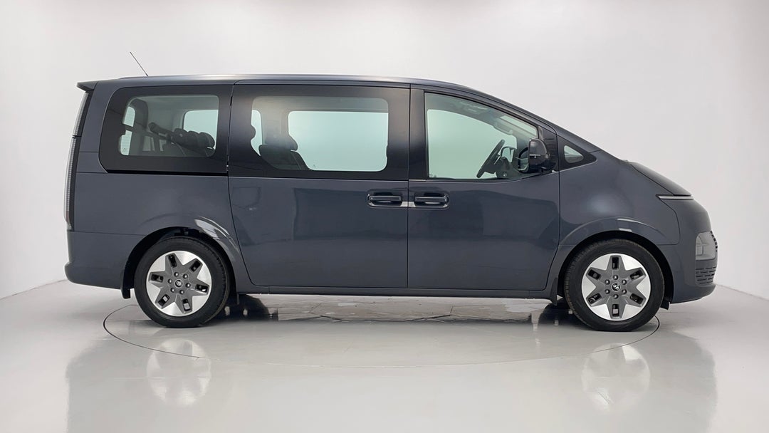 2022 Hyundai Staria Staria, Automatic, 53831 km, Right Side View