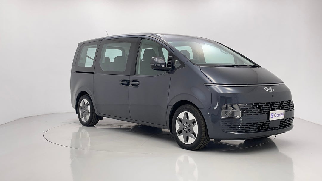 2022 Hyundai Staria Staria, Automatic, 53831 km, Right Front Diagonal (45- Degree) View