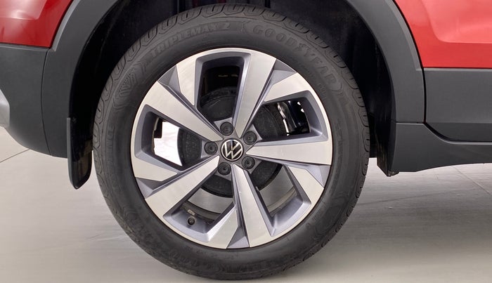 2022 Volkswagen TAIGUN TOPLINE  1.0 TSI AT, Petrol, Automatic, 8,456 km, Right Rear Wheel